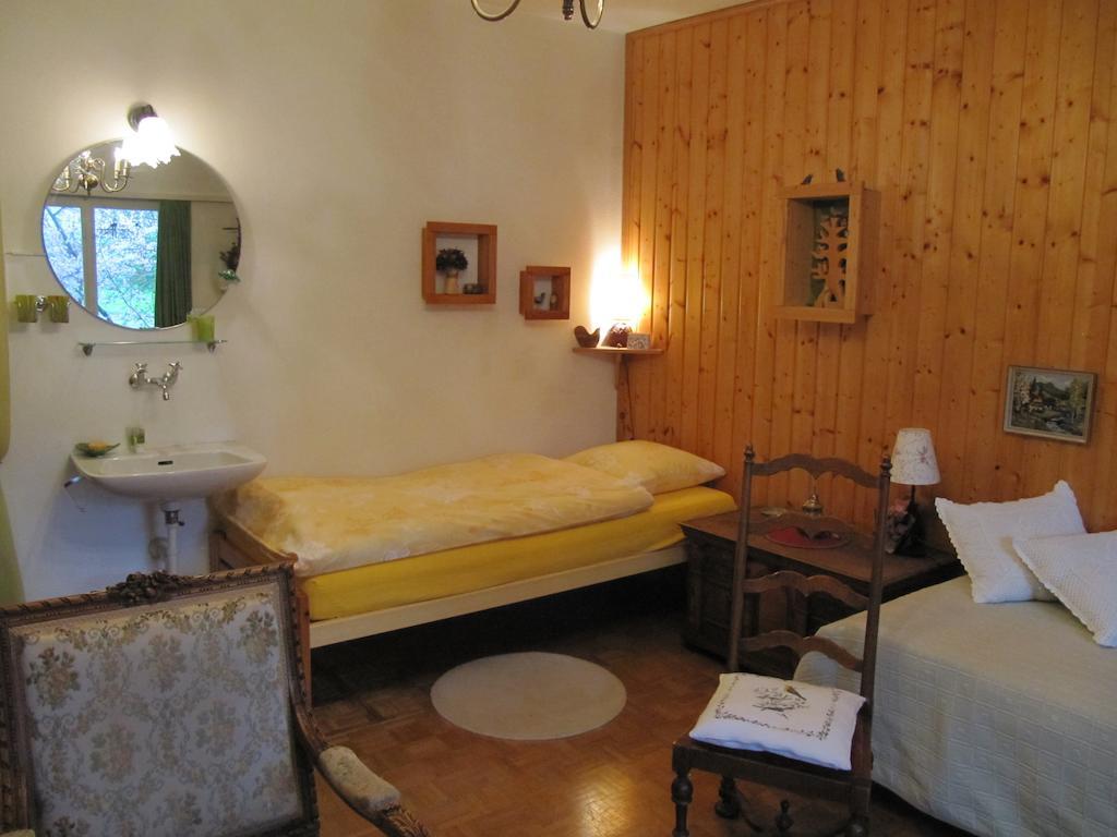 Chez Jean Et Daisy Bed & Breakfast Riehen Room photo